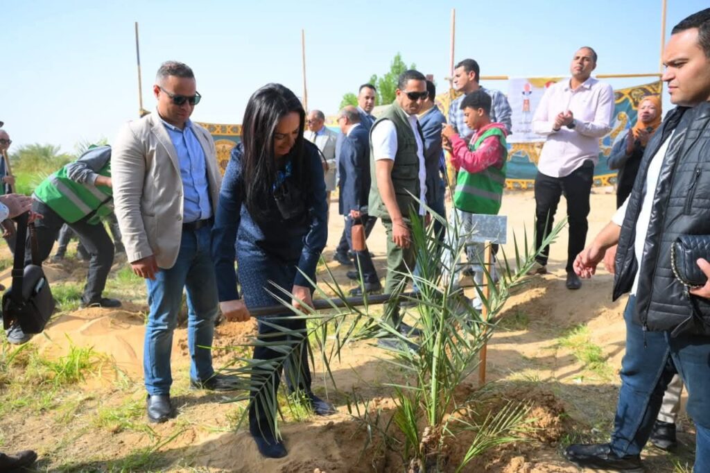 fb_img_17639123671086478114636756627153-1024x682 وزيرة التضامن الاجتماعي تتفقد مشروع مزرعة الوقف الخيري بقرية المنيرة بالوادي الجديد