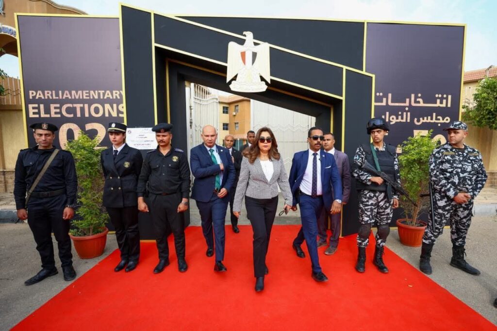 fb_img_17639804011922798468709558361781-1024x682 وزيرة التنمية المحلية والقائم بأعمال وزير البيئة تُدلي بصوتها في انتخابات مجلس النواب 2025<br>