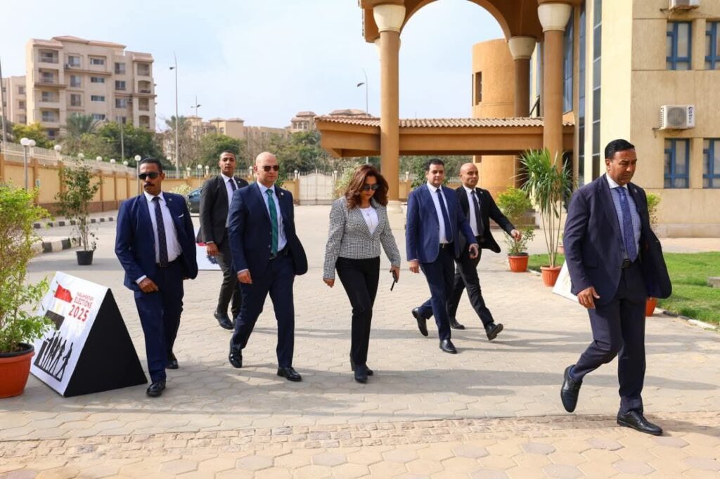fb_img_17639804029894849458243549962382-1024x682 وزيرة التنمية المحلية والقائم بأعمال وزير البيئة تُدلي بصوتها في انتخابات مجلس النواب 2025<br>
