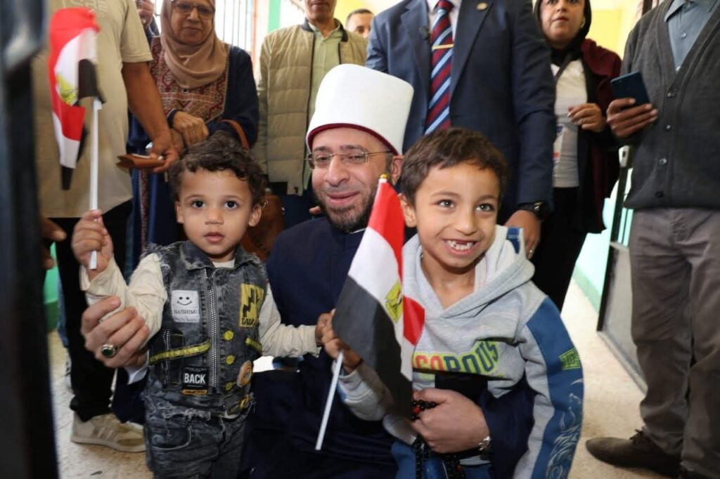 fb_img_17639810086594189917178992520945-1024x682 الوزير: دعوة كل المشاركين في العملية الانتخابية للنزاهة والتجرد وإعلاء مصلحة الوطن