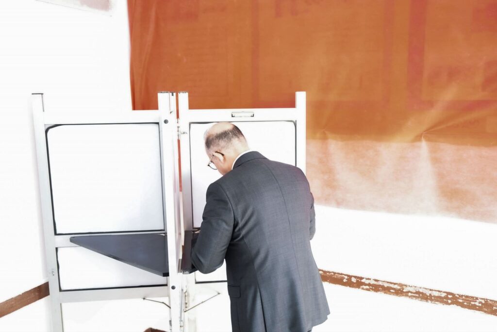 fb_img_17639811126926195518853166363051-1024x684 أدلى الدكتور محمد فريد، رئيس الهيئة العامة للرقابة المالية، صباح اليوم، بصوته في انتخابات مجلس النواب 2025، وذلك بمقر لجنته الانتخابية بمدرسة سيزا نبراوى الإعدادية الثانوية بنات بالتجمع الخامس في القاهرة الجديدة.