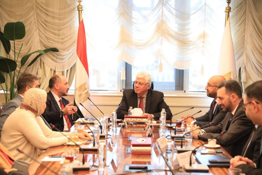 fb_img_17639818695435059988771123232313-1024x683 وزير التعليم العالي يؤكد: التشخيص المبكر للأمراض النادرة للأطفال هو حجر الزاوية للعلاج الناجح والوصول للشفاء التام