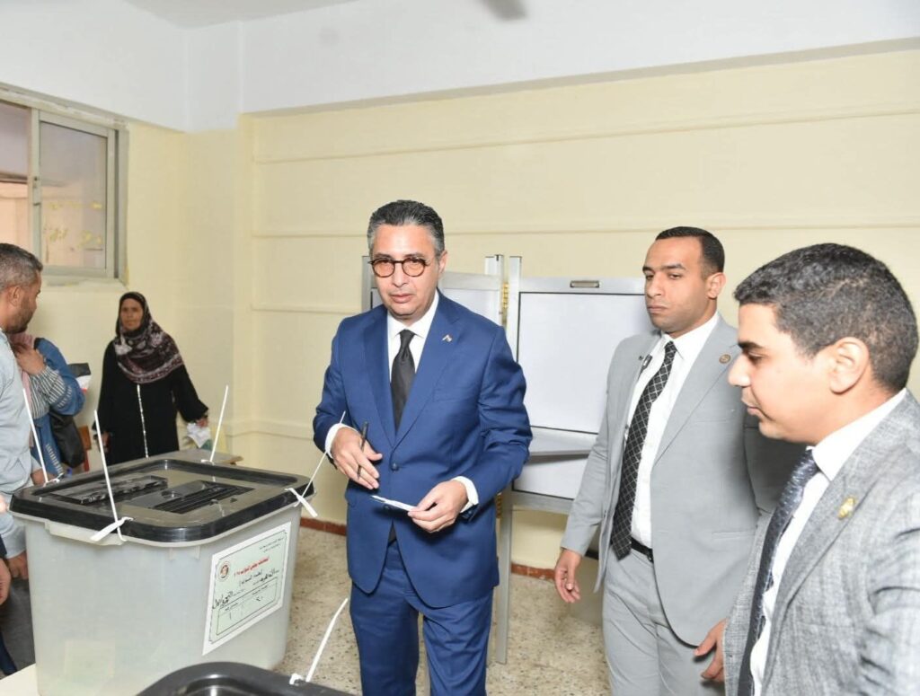 fb_img_17639819510007293666740959128362-1024x775 وزير التموين والتجارة الداخلية يدلي بصوته في انتخابات مجلس النواب ٢٠٢٥