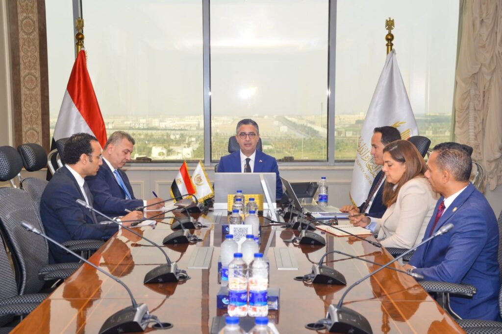fb_img_17639884233876222787694749593130-1024x683 الدكتور شريف فاروق وزير التموين والتجارة الداخلية يعقد اجتماعًا مع رئيس مجلس إدارة جهاز تنمية التجارة الداخلية لمتابعة الملفات واستعراض خطط التطوير