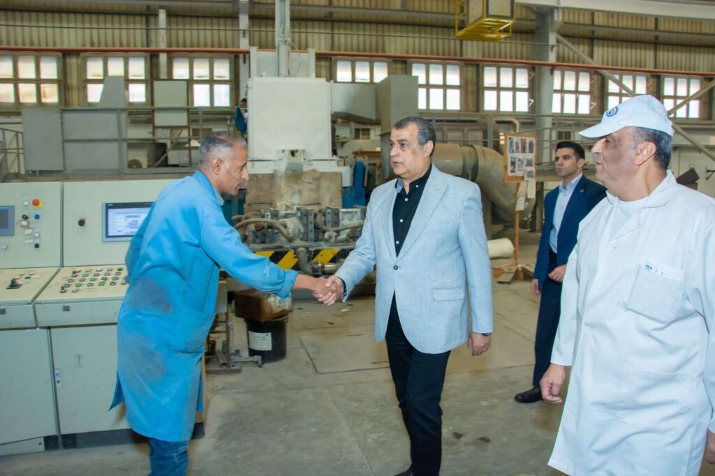 fb_img_17642380269863993489911221708313-1024x682 وزير الدولة للإنتاج الحربي يطمئن على سير العمل بشركة حلوان للصناعات غير الحديدية (مصنع 63 الحربي)