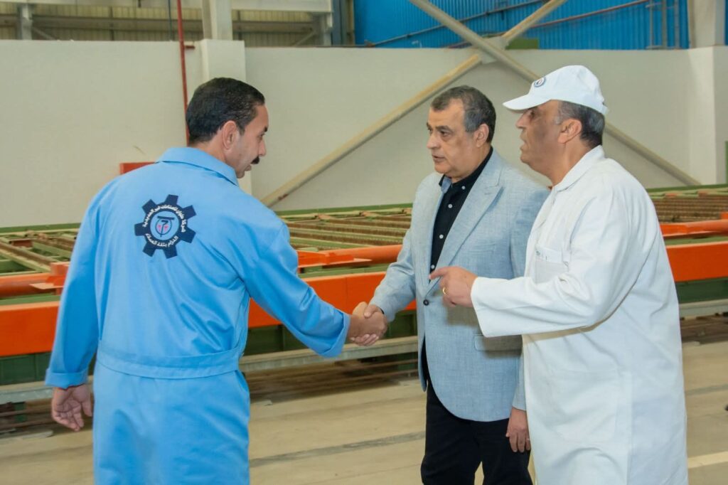 fb_img_17642380294307054828374589805979-1024x682 وزير الدولة للإنتاج الحربي يطمئن على سير العمل بشركة حلوان للصناعات غير الحديدية (مصنع 63 الحربي)