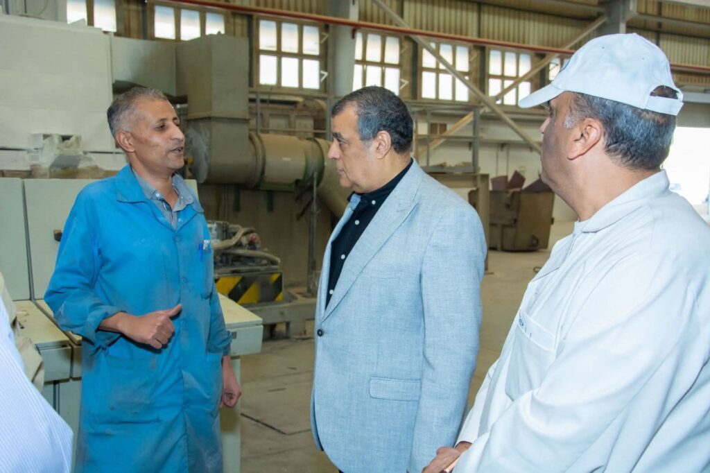 fb_img_17642380318263619489414035711863-1024x682 وزير الدولة للإنتاج الحربي يطمئن على سير العمل بشركة حلوان للصناعات غير الحديدية (مصنع 63 الحربي)