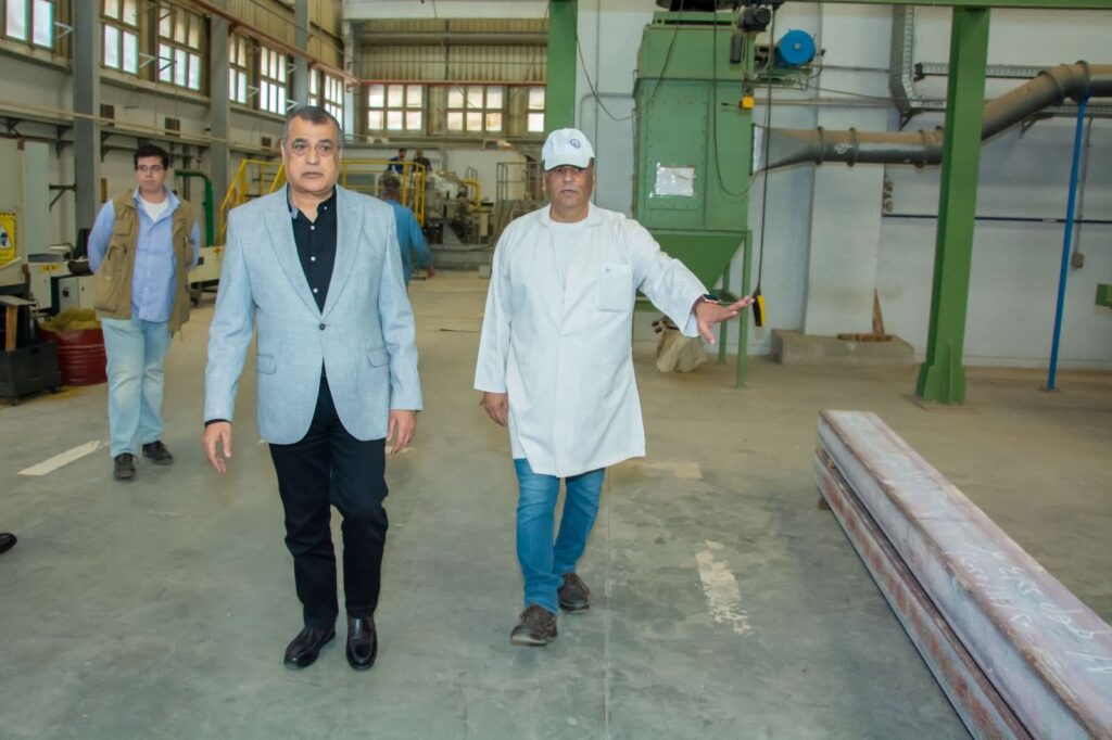 fb_img_17642380346007331322999324651815-1024x682 وزير الدولة للإنتاج الحربي يطمئن على سير العمل بشركة حلوان للصناعات غير الحديدية (مصنع 63 الحربي)