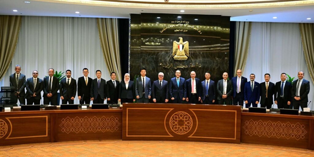 fb_img_17642399376124849202628200297502-1024x512 بتكلفة استثمارية تقدر بنحو مليار دولار لكامل مراحل المشروع:رئيس الوزراء يشهد توقيع عقد إنشاء مجمع متكامل للصناعات الكيميائية الفوسفاتية بالمنطقة الاقتصادية لقناة السويس داخل مدينة "سخنة "360