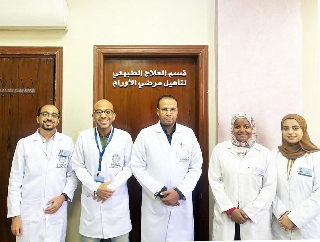 fb_img_17646698777296851843400585012298-1024x776 رئيس هيئة الرعاية الصحية يعلن انطلاق خدمات نوعية "لأول مرة" بمركز أورام أسوان تشمل تشغيل قسم العلاج الطبيعي وإجراء أول عملية استئصال ورم بالمنظار