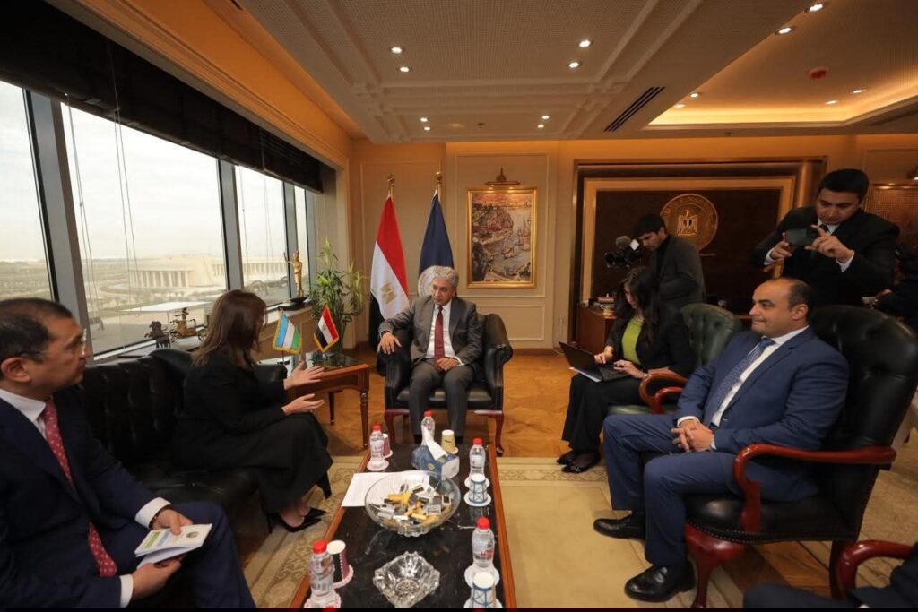 fb_img_17654490547863439114995248880597-1024x683 وزير السياحة والآثار يستقبل رئيس إدارة الاقتصاد الإبداعي والسياحة في رئاسة جمهورية أوزبكستان وصندوق تنمية الثقافة والفنون في أوزبكستان