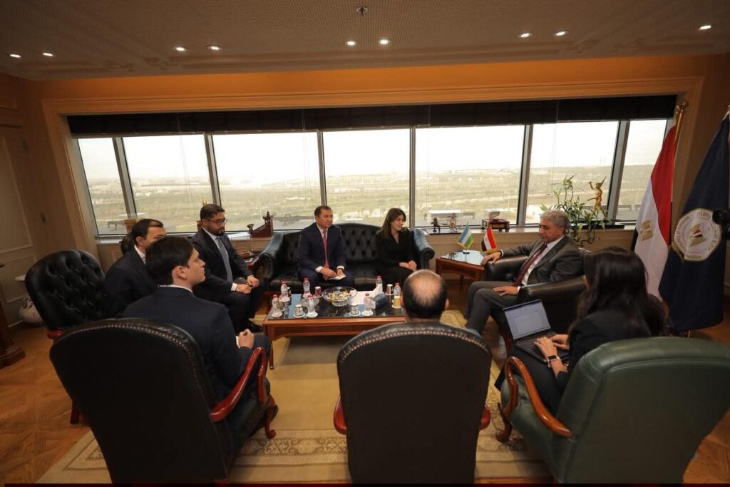 fb_img_17654490571115143378758017484149-1024x683 وزير السياحة والآثار يستقبل رئيس إدارة الاقتصاد الإبداعي والسياحة في رئاسة جمهورية أوزبكستان وصندوق تنمية الثقافة والفنون في أوزبكستان