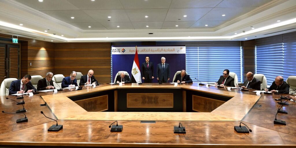 fb_img_17654491278653829750577917053093-1024x512 خلال حضوره الجمعيـة العامة للشراكة بين الأكاديميات نيابة عن فخامة الرئيس:رئيس الوزراء يشهد مراسم توقيع البروتوكولات التنفيذية للتحالفات التسعة المتأهلة للمرحلة النهائية من المبادرة الرئاسية "تحالف وتنمية"