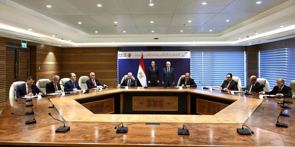 fb_img_17654491294086681614491447746826-1024x512 خلال حضوره الجمعيـة العامة للشراكة بين الأكاديميات نيابة عن فخامة الرئيس:رئيس الوزراء يشهد مراسم توقيع البروتوكولات التنفيذية للتحالفات التسعة المتأهلة للمرحلة النهائية من المبادرة الرئاسية "تحالف وتنمية"