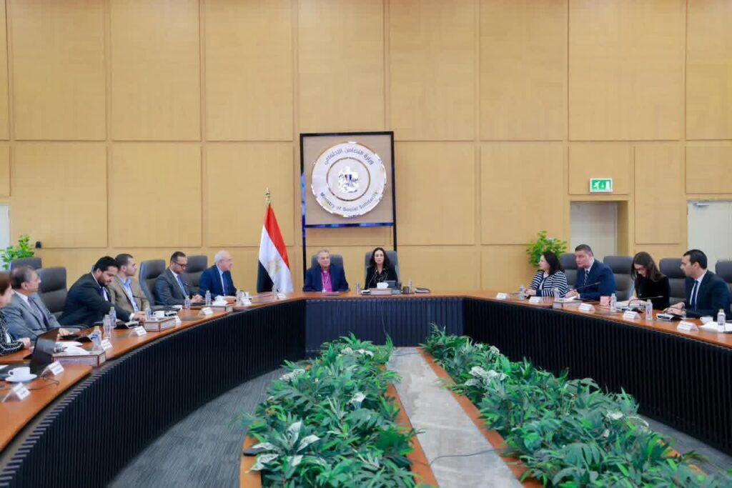 fb_img_17656182933385026549543186463625-1024x683 • وزيرة التضامن الاجتماعي تلتقي رئيس الطائفة الإنجيلية ورئيس الهيئة القبطية الإنجيلية للخدمات الاجتماعية ووفد من التحالف الوطني للعمل الأهلي التنموي لبحث نتائج المرحلة الرابعة لمبادرة "ازرع"