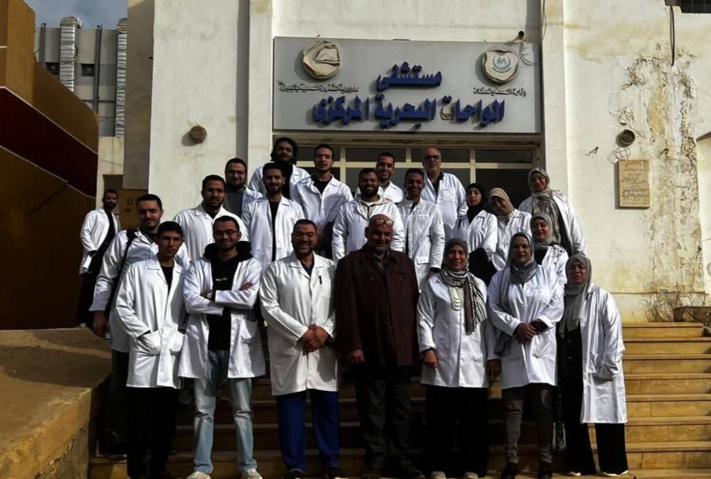 fb_img_17656419348626332636195708185261-1024x690 إشادة كبيرة بجهود قافلة جامعة الأزهر للواحات البحرية وقيامها بالكشف الطبي على ما يقرب من 2000 مواطن وصرف العلاج بالمجان