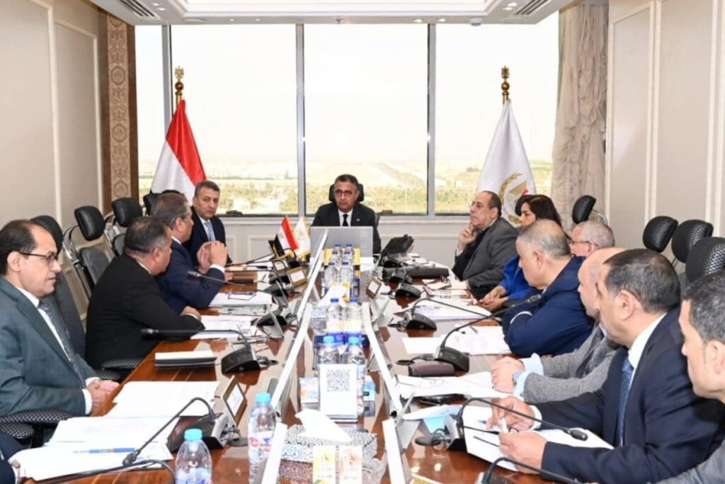 fb_img_17657230347571006288300418657921-1024x683 وزير التموين يعقد اجتماعًا مع الرؤساء التنفيذيين لشركات المطاحن التابعة للشركة القابضة للصناعات الغذائية