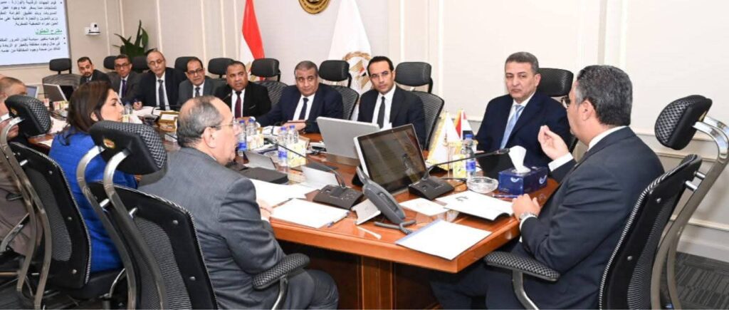 fb_img_17657230436722569473295602881726-1024x435 وزير التموين يعقد اجتماعًا مع الرؤساء التنفيذيين لشركات المطاحن التابعة للشركة القابضة للصناعات الغذائية