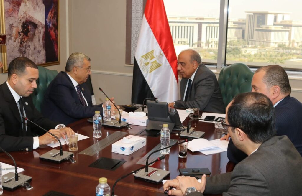 fb_img_17657258610421827834180158678665-1024x665 وزير الكهرباء والطاقة المتجددة يستقبل أعضاء لجنة الطاقة والبيئة والقوى العاملة بمجلس الشيوخ للتشاور والتنسيق وبحث جهود الوزارة في استقرار التغذية والارتقاء بجودة الخدمات المقدمة