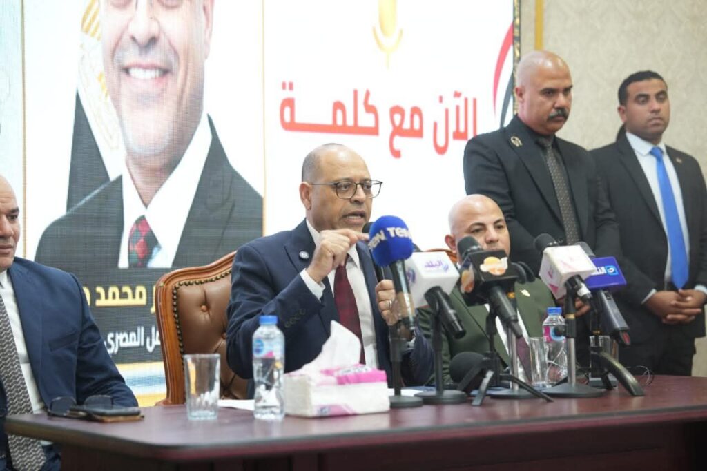 fb_img_17657261231373114602281192120948-1024x682 وزير العمل يواصل لقاءاته مع أصحاب الأعمال لإنفاذ "القانون الجديد"