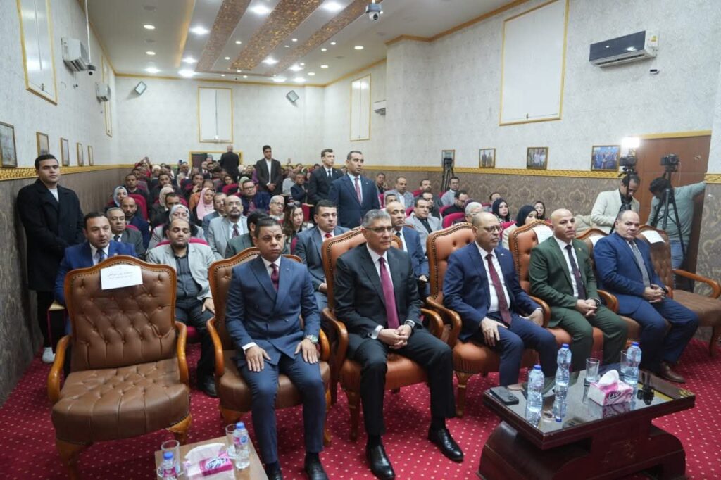 fb_img_17657261296118868860344082440320-1024x682 وزير العمل يواصل لقاءاته مع أصحاب الأعمال لإنفاذ "القانون الجديد"