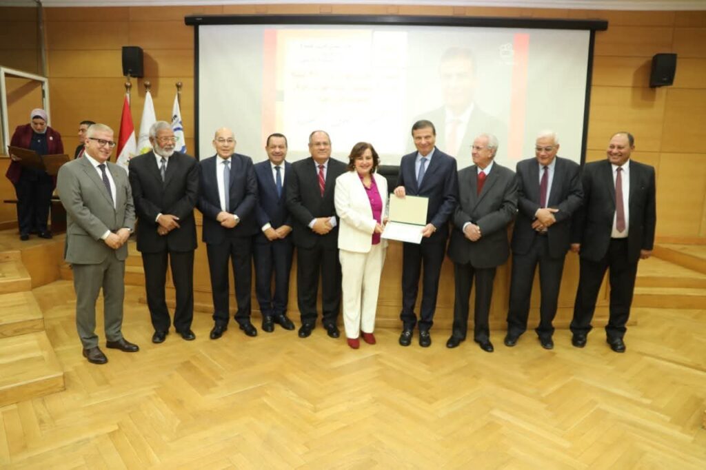 fb_img_17658741485146258325800111332262-1024x682 وزير الزراعة يسلم جوائز مركز "البحوث الزراعية" الثلاثة للفائزين.. ويقرر زيادة قيمتها بنسبة 50%