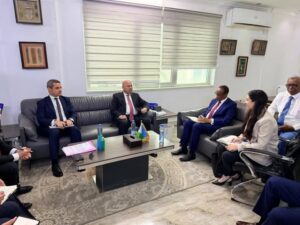 fb_img_17669963528375735372618672408544-300x225 خلال زيارته لجيبوتي - نائب رئيس مجلس الوزراء للتنمية الصناعية وزير الصناعة والنقل يعقد سلسلة من اللقاءات الهامة مع وزراء (الاقتصاد والمالية والصناعة ،الزراعة والمياه والصيد البحري والتربية الحيوانية، التجارة والسياحة ) بجيبوتي لبحث تعزيز التعاون المشترك بما يصب في صالح الشعبين الشقيقين