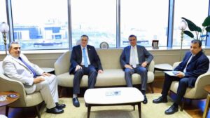 fb_img_17669965178737328369594089350234-300x168 وزير الزراعة ورئيس "التنظيم والإدارة" يتفقان على التعاقد مع أكثر من 4500 طبيب بيطري بنظام التعاقد لدعم منظومة الطب البيطري بالمحافظات