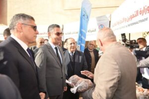 fb_img_17669966681225129340993797932351-300x200 الدكتور شريف فاروق وزير التموين والتجارة الداخلية والمهندس عادل النجار محافظ الجيزة يفتتحان سوق «اليوم الواحد» بشارع فيصل