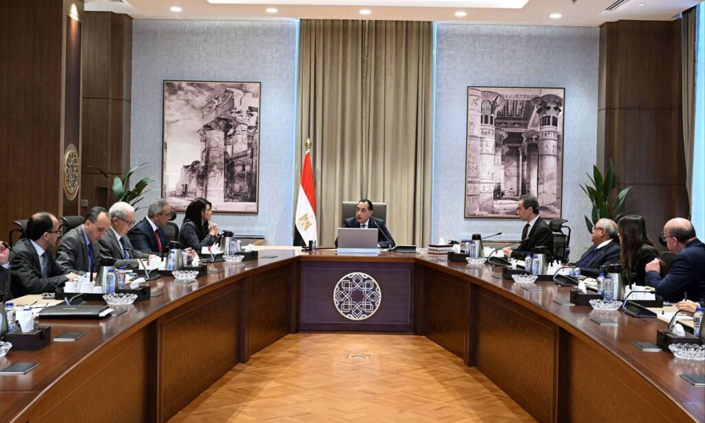 fb_img_17670065228945527940022784172372-1024x614 في اجتماع برئاسته:رئيس الوزراء يُتابع إجراءات رفع كفاءة أداء الهيئات الاقتصادية