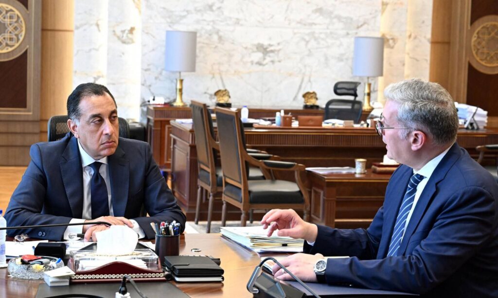 fb_img_17671148318897149199651316086271-1024x614 رئيس الوزراء يستعرض مع وزير البترول والثروة المعدنية عددا من ملفات عمل الوزارة