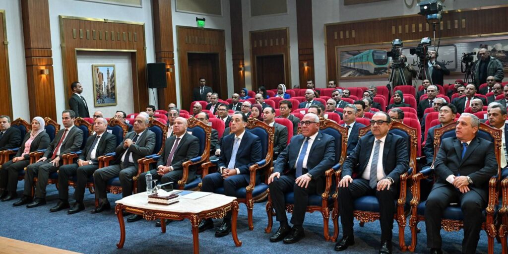 fb_img_17672594443911819935319125046597-1024x512 رئيس الوزراء يتفقد أعمال تطوير مصنع عربات السكك الحديدية ومترو الأنفاق "سيماف" بحلوان