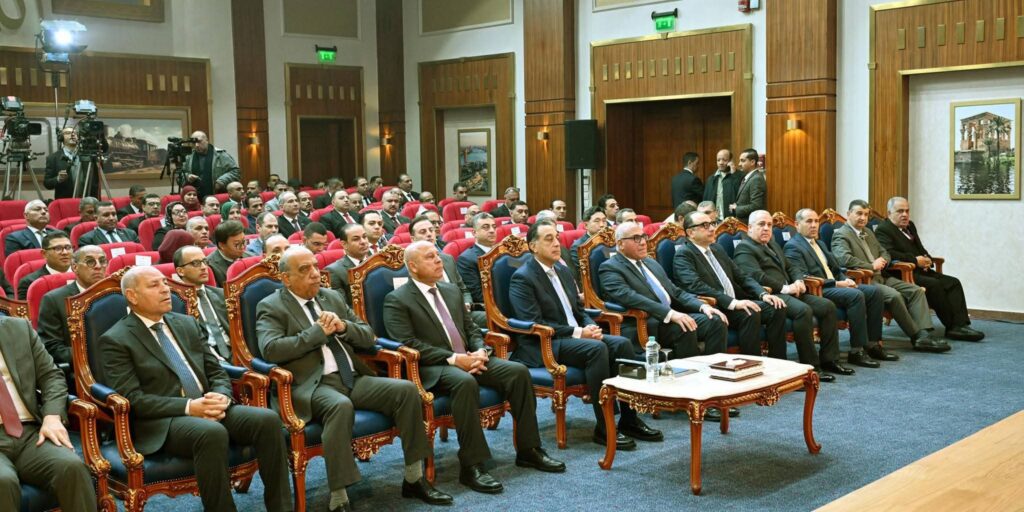 fb_img_17672594462812554501085765521425-1024x512 رئيس الوزراء يتفقد أعمال تطوير مصنع عربات السكك الحديدية ومترو الأنفاق "سيماف" بحلوان