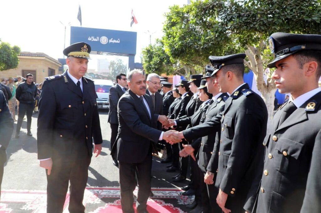 fb_img_17693502315721127509966466314122-1024x682 محافظ الشرقية ومدير الأمن يضعان إكليلاً من الزهور على النصب التذكاري لشهداء الشرطة بمقر قوات الأمن بالزقازيق