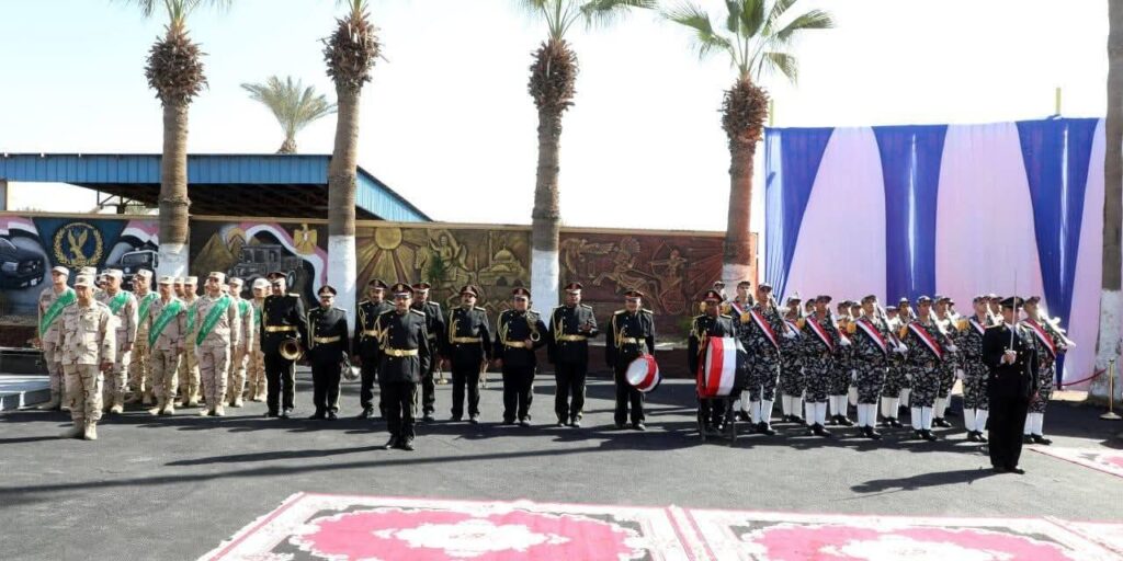 fb_img_17693502491032713216969926625574-1024x512 محافظ الشرقية ومدير الأمن يضعان إكليلاً من الزهور على النصب التذكاري لشهداء الشرطة بمقر قوات الأمن بالزقازيق