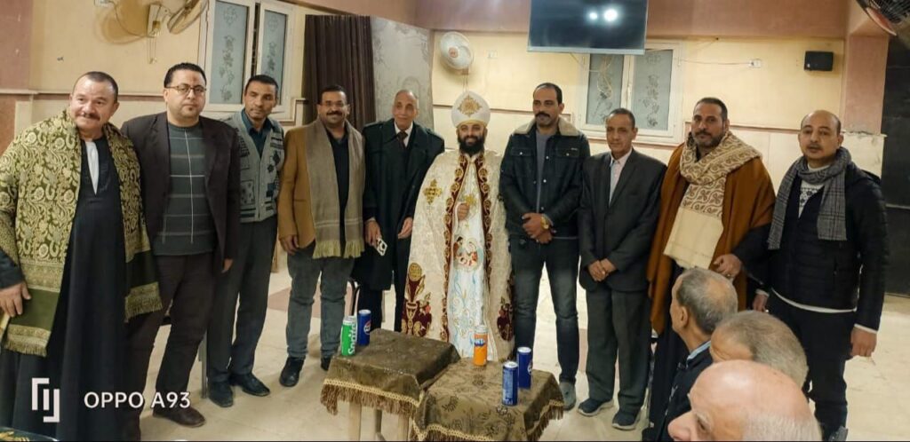 img-20260107-wa00013614600319700174266-1024x498 *هادي عمر الأمين العام للمجلس الأعلى للقبائل العربية والمصرية بالقاهرة في زيارة لكنائس المرج*<br><br>كتب/ فارس حسني <br>امين العلاقات العامة <br>المجلس الأعلى للقبائل <br>العربية والمصرية <br><br>من خلال توجيهات رئيس المجلس الأعلى للقبائل العربية والمصرية الدكتور المستشار سالم أبوغزالة الخويلدي نظم الأمين العام بالقاهرة هادي عمر بهيئة المكتب الذي قام بتقديم التهنئة بالعيد الميلاد المجيد للأخوة الأقباط في كنائس المرج وعزبة النخل.<br><br>رافق الأمين العام بالقاهرة هادي عمر الحاج علاء ابو عمار الأمين العام المساعد و العمدة محمد الهواري امين لجنة المصالحات العرفية و حماده سلواوي امين المساعد و الدكتور أحمد الجعبري أمانة شرق القاهرة والكابتن هشام عباس امين المتابعة والتقييم الحاج عبدالله عبدالرحيم أمانة مصالحات المرج الدكتور أحمد عباس لجنة الصحة وشحاتة الطيب أمانة المواطنة بالمرج بالمجلس الأعلى للقبائل العربية والمصرية بالقاهرة.<br><br><br>وأكد الأمين العام بالقاهرة هادي عمر بأن تبادل للأخوة الأقباط فى مصر يعبر عن نسيج الوطن الواحد وتحت قيادة السيد الرئيس عبدالفتاح السيسي رئيس جمهورية مصر العربية.<br><br><br>وأشار الوفد الرفيع المستوي بأن ستظل مصر بلد الأمن والأمان والاستقرار والرخاء والازدهار.