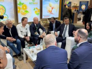 fb_img_17702828353205351666975432171518-300x224 وزير الزراعة يبحث في "برلين" تعزيز التعاون مع كبرى الشركات الهولندية لرفع قدرات التصدير والإنتاج الزراعي