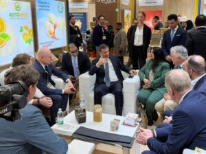 fb_img_1770282837160155838913359056656-300x224 وزير الزراعة يبحث في "برلين" تعزيز التعاون مع كبرى الشركات الهولندية لرفع قدرات التصدير والإنتاج الزراعي