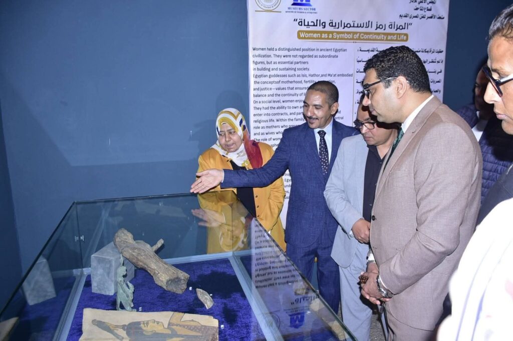 fb_img_17712364057114978158972658582668-1024x682 نائب محافظ الأقصر يشهد ندوة وافتتاح معرض “المرأة رمز الاستمرارية والحياة” بمتحف الأقصر