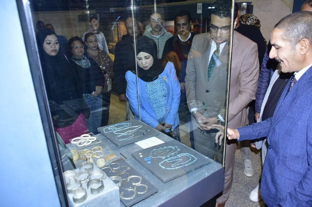 fb_img_17712364093885475823748100674154-1024x682 نائب محافظ الأقصر يشهد ندوة وافتتاح معرض “المرأة رمز الاستمرارية والحياة” بمتحف الأقصر