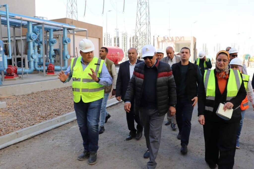 fb_img_17716716130639011745550678252096-1024x682 الدكتور محمود عصمت يتفقد محطة الربط الكهربائي المصري السعودي العملاقة جهد 500 كيلو فولت تيار مستمر بمدينة بدر ويتابع ميدانيًا الاختبارات تمهيدًا للتشغيل وإطلاق التيار