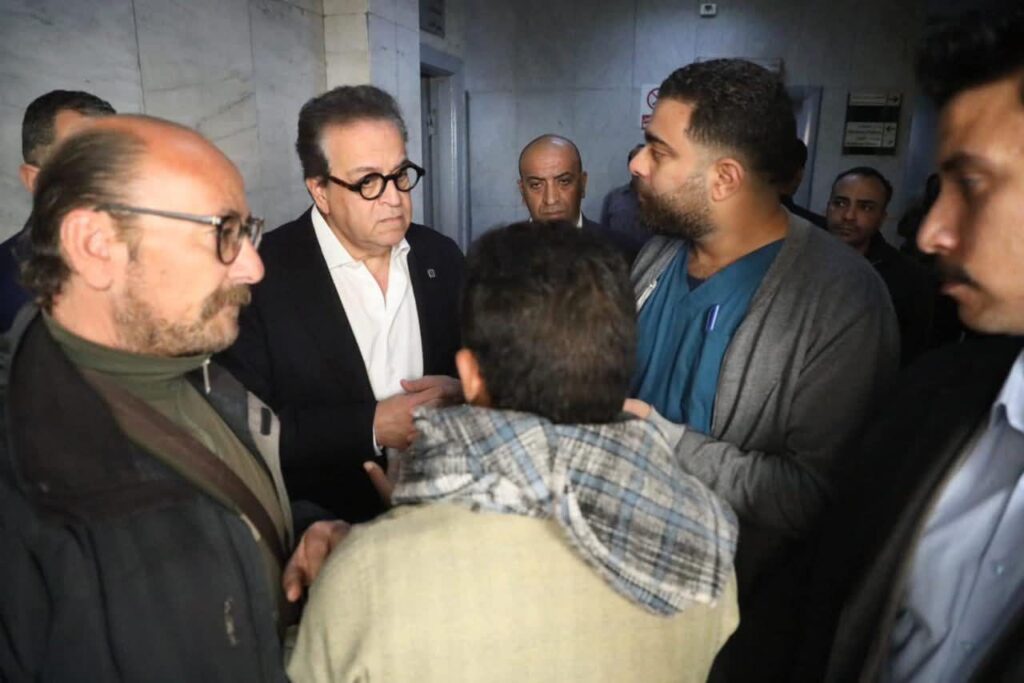fb_img_17716721465962700029676207562277-1024x683 وزير الصحة يجري جولة مفاجئة بمستشفى السلام التخصصي في أول أيام رمضان ويحيل مدير المستشفى للتحقيق