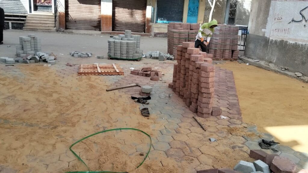 fb_img_1771677170308904698343166217665-1024x576 محافظ كفرالشيخ يتابع أعمال تركيب الانترلوك بسيدي سالم ضمن مشروعات الخطة الاستثمارية