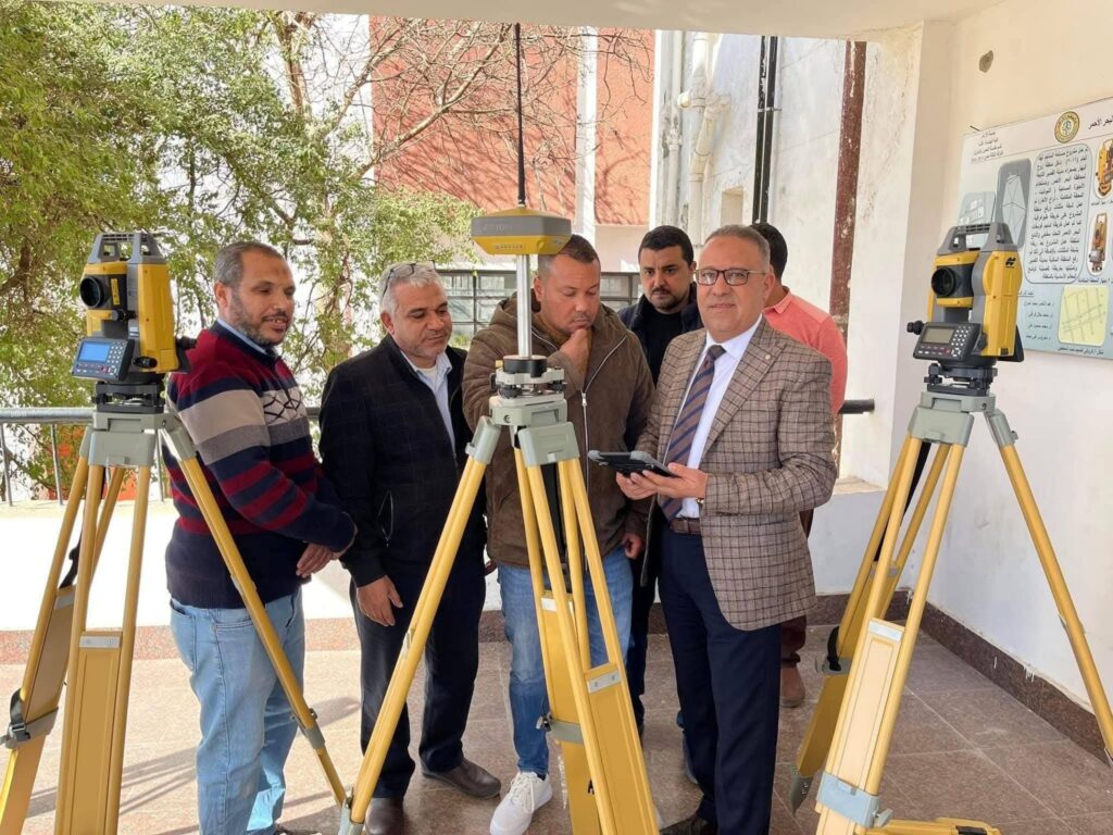 fb_img_17716890014436523335339591798542-1024x768 طلاب هندسة التعدين والبترول بجامعة الأزهر بقنا يطبقون أحدث تقنيات المساحة في مناجم فوسفات الصحراء الشرقية