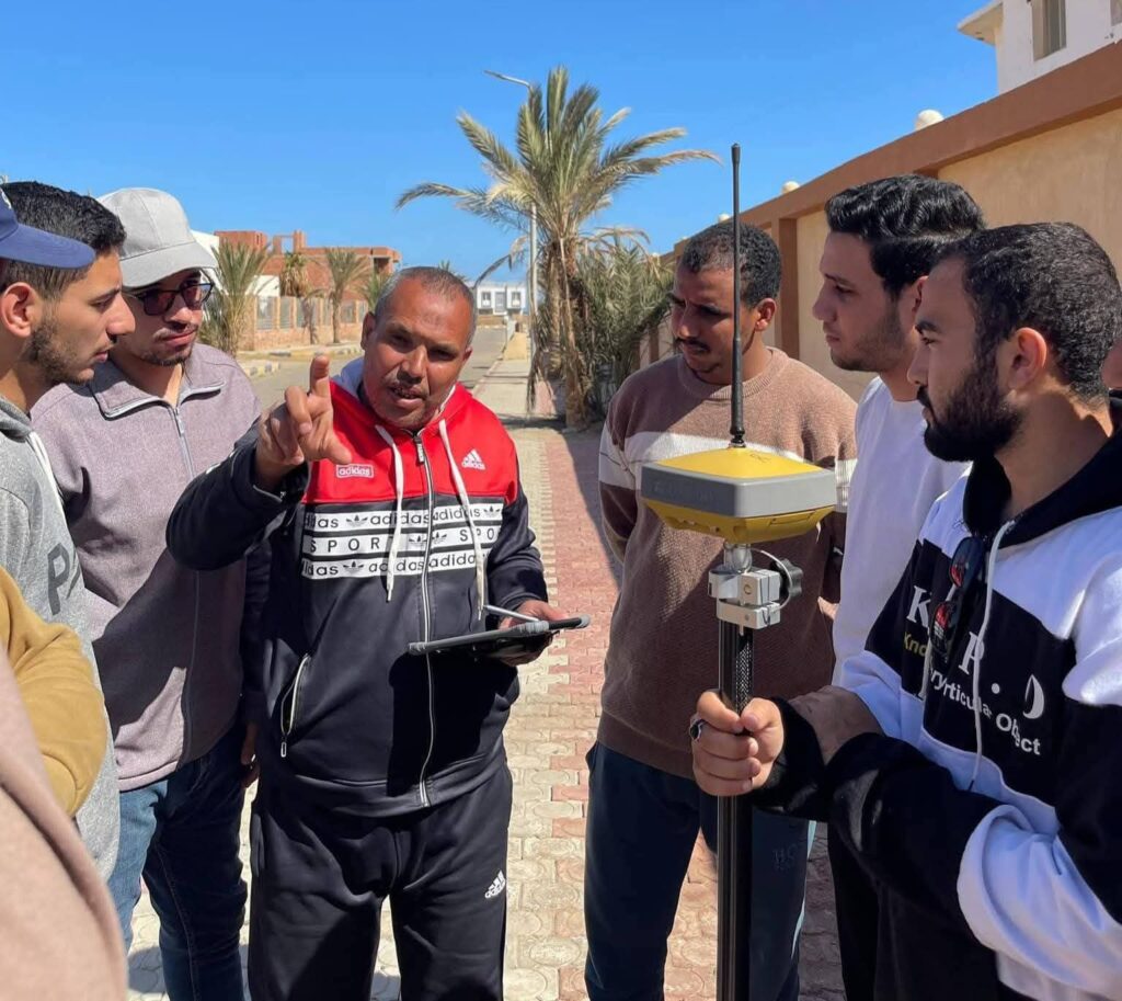 fb_img_17716890031416610649918781400612-1024x913 طلاب هندسة التعدين والبترول بجامعة الأزهر بقنا يطبقون أحدث تقنيات المساحة في مناجم فوسفات الصحراء الشرقية