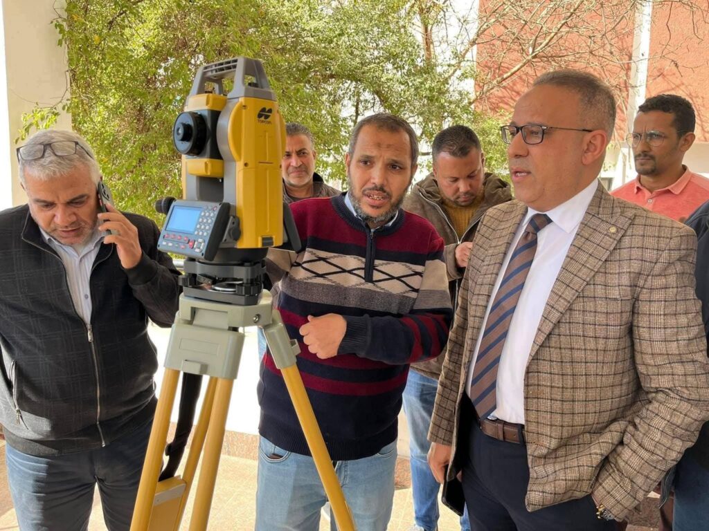 fb_img_17716890058452879983498745188059-1024x768 طلاب هندسة التعدين والبترول بجامعة الأزهر بقنا يطبقون أحدث تقنيات المساحة في مناجم فوسفات الصحراء الشرقية