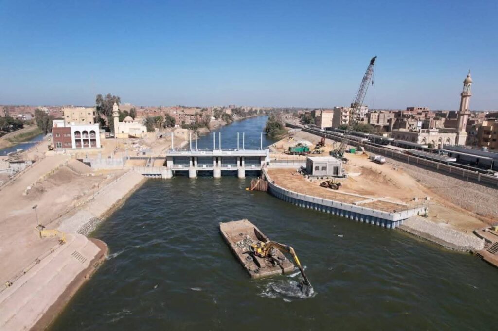 fb_img_17717489675488476945730402551829-1024x682 الدكتور سويلم يتابع موقف الترتيبات النهائية لتشغيل مجموعة قناطر ديروط الجديدة، لتحسين عملية الري في ١.٦٠ مليون فدان بالصعيد