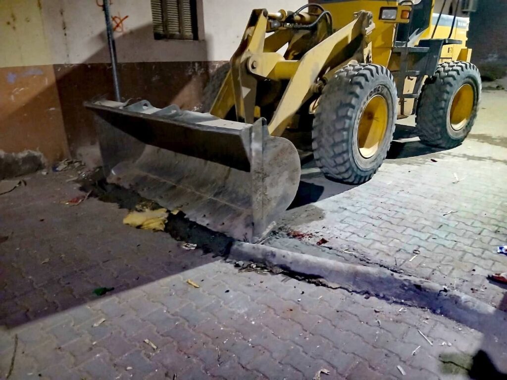 fb_img_17718505265766764138448645062607-1024x768 إزالة (٤) مطبات عشوائية من شوارع حي شمال.. وحصر المطبات العشوائية بكافة أحياء بمدينة الأقصر