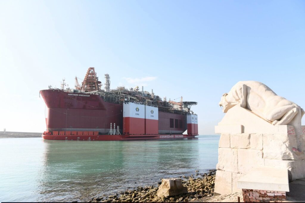 fb_img_17718533970584238068846625659379-1024x682 إحدى أكبر سفن حاملات المثقلات في العالم..🔳 الفريق أسامة ربيع: "قناة السويس تشهد عبور سفينة الغطس HUA RUI LONG ضمن قافلة الجنوب"