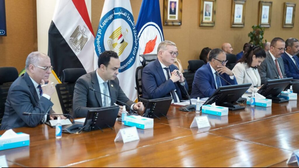 fb_img_17718535724434743142289053342341-1024x575 وزير البترول والثروة المعدنية يؤكد على أهمية التكنولوجيا في تعظيم الاستفادة من الفرص البترولية بخليج السويس